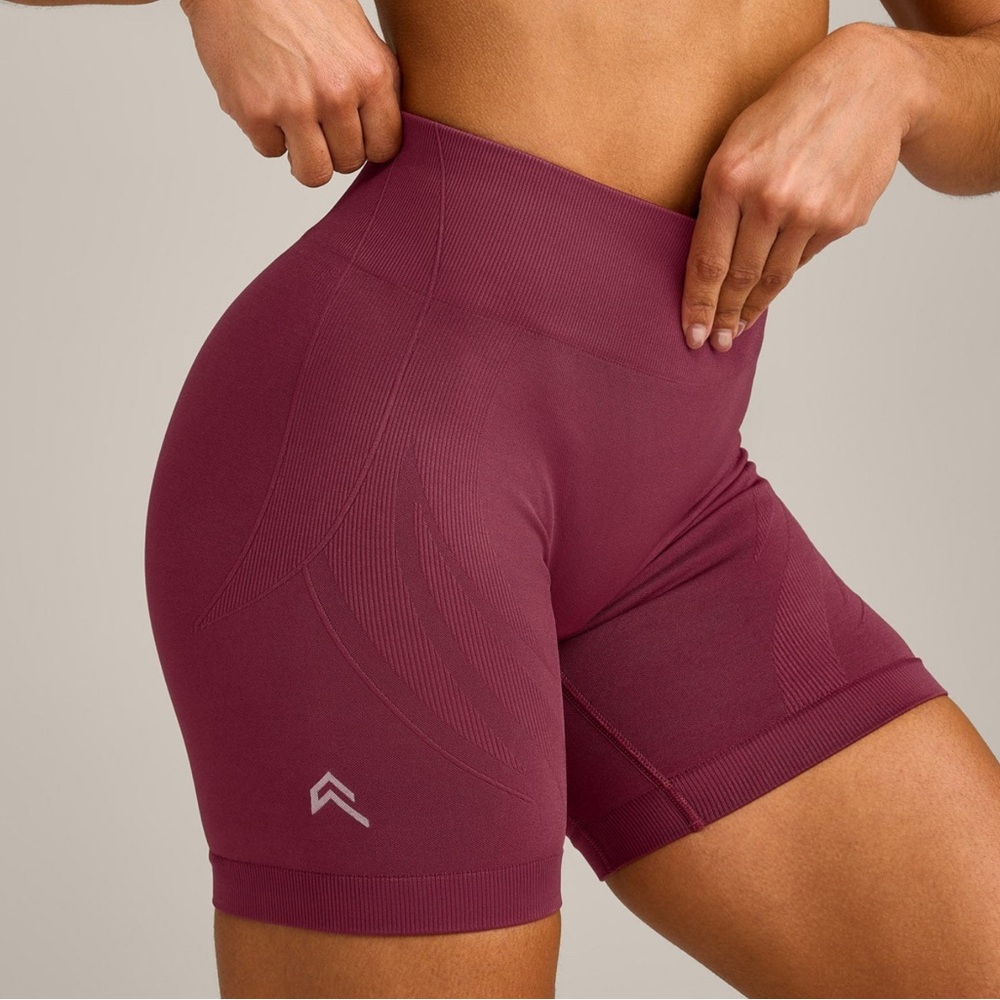 Oner active - ENHANCELIFT SEAMLESS SHORTS WITH GRAY LOGO